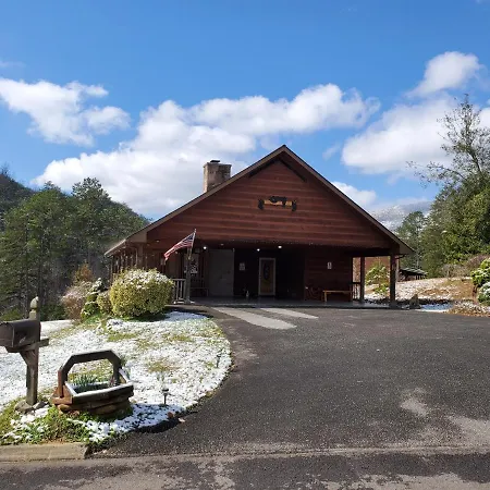 Bearfootin' Retreat In The Great Smoky Mountains Vila